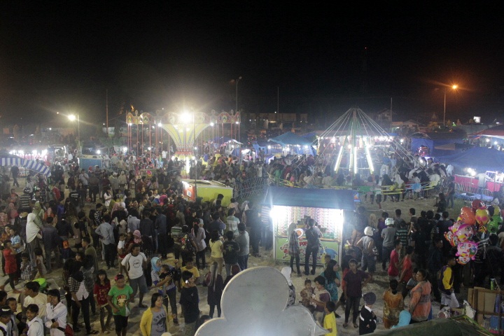 Keramaian Pengunjung di Dumai Expo 2012 Keramaian Pengunjung di Dumai Expo 2012